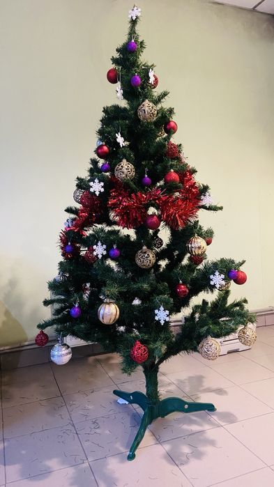 Продам искуственную елку 1.8м