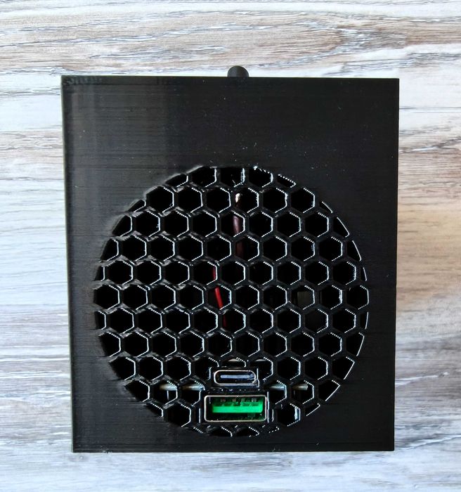 Універсальний зардний пристрій PD 140W для телефонів та ноутбуків