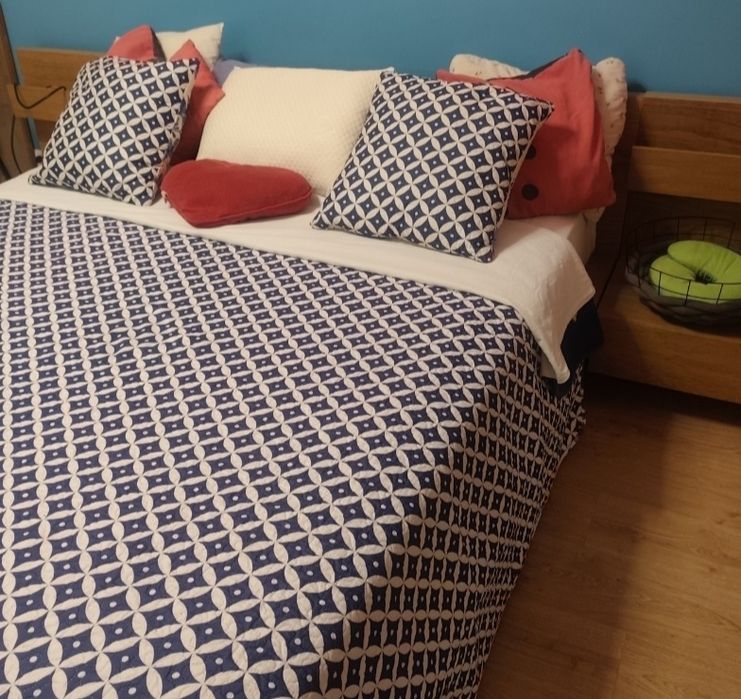 Estrutura de Cama 180x200 com mesas de cabeceira suspensas