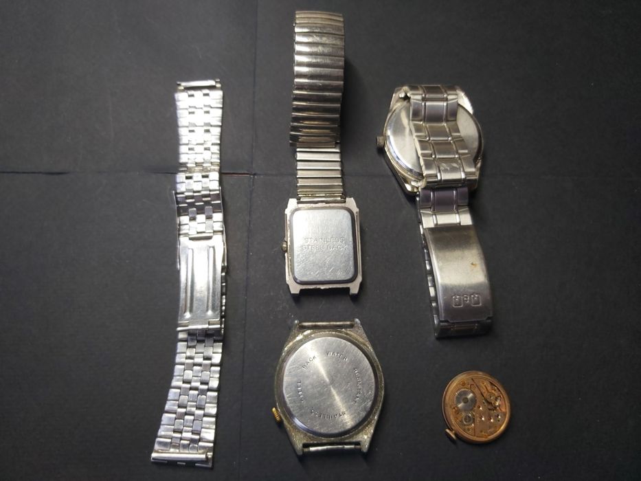 Наручные часы с браслетом.