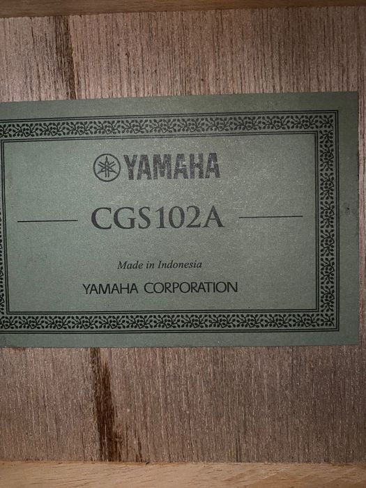 Guitarra Yamaha 2/4 nova