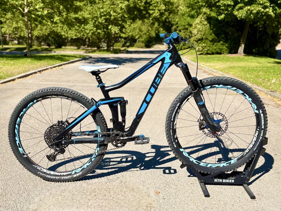 RESERVADA Cube Carbono 29”