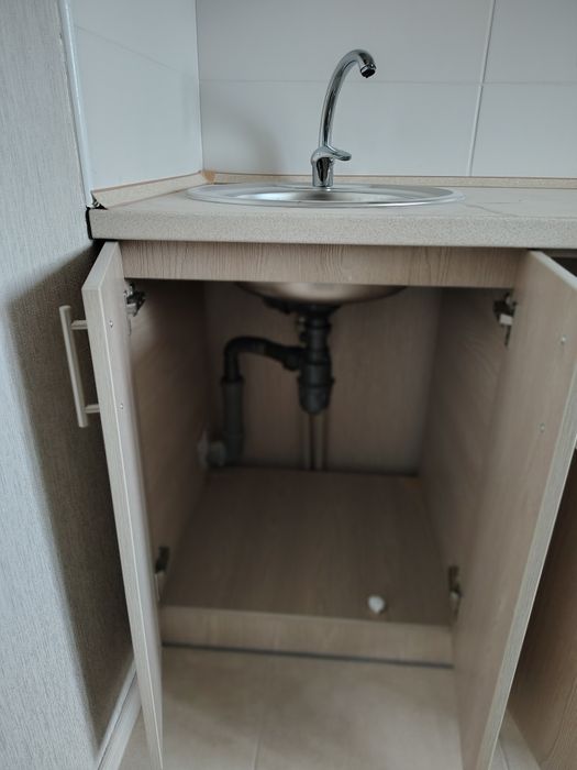 Продам кухню з мийкою і газовою поверхнею