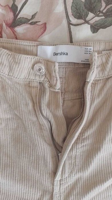 Продам стильні штани з вельвету від Bershka