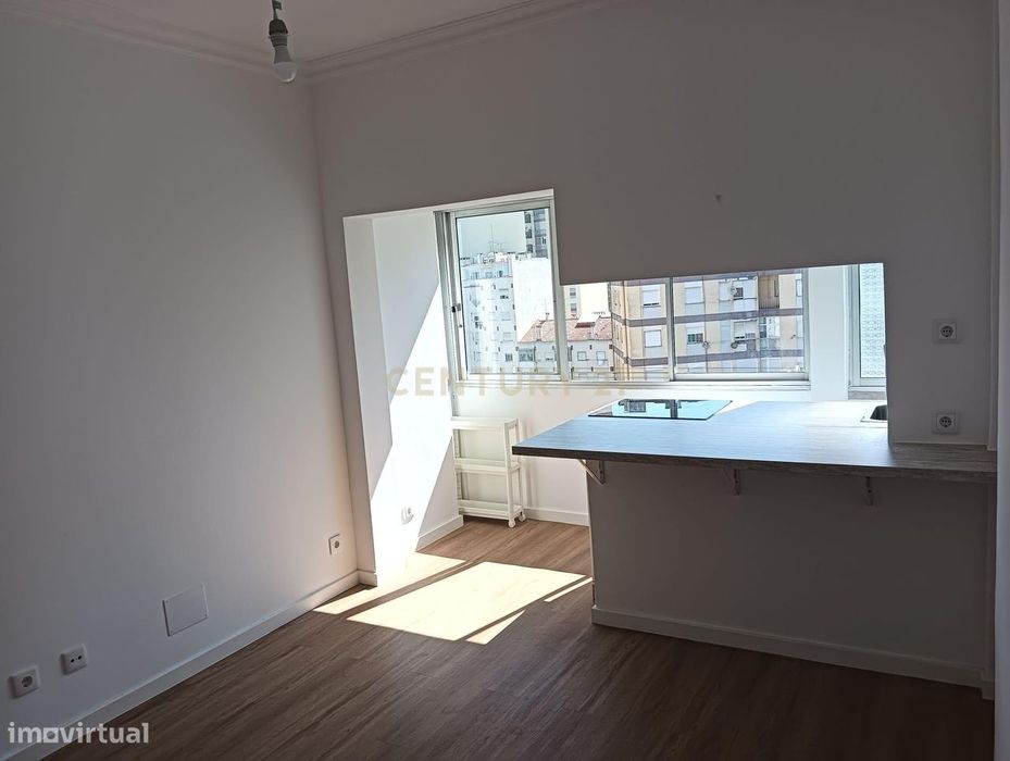 Apartamento T1 renovado – Amadora, Lisboa