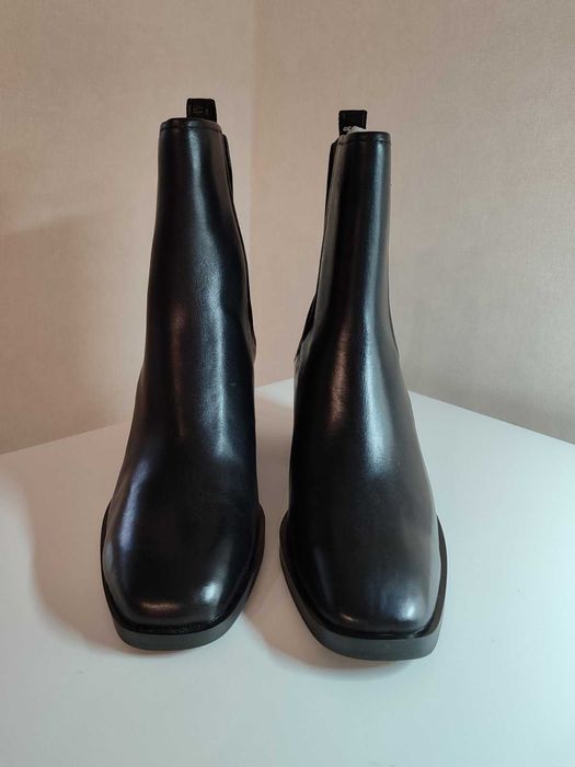 Чоботи DKNY,шкіра,38 р