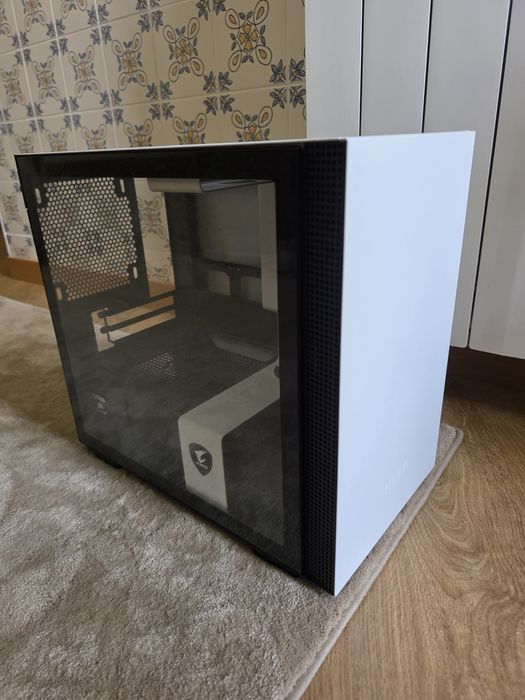 Caixa NZXT H210i Mini-ITX
