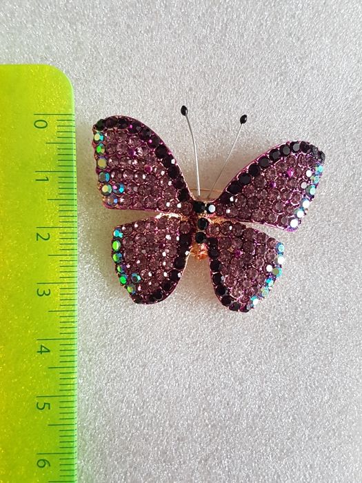 Брошка метелик з камінчиків