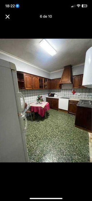 Arrendo quarto disponível em moradia T4 térrea com quintal, zona de Pinhal Novo