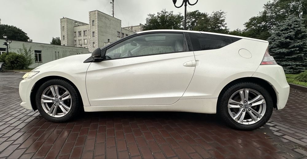 Продам Honda CR-Z 1.5 бензин/гидрид 2010 механика