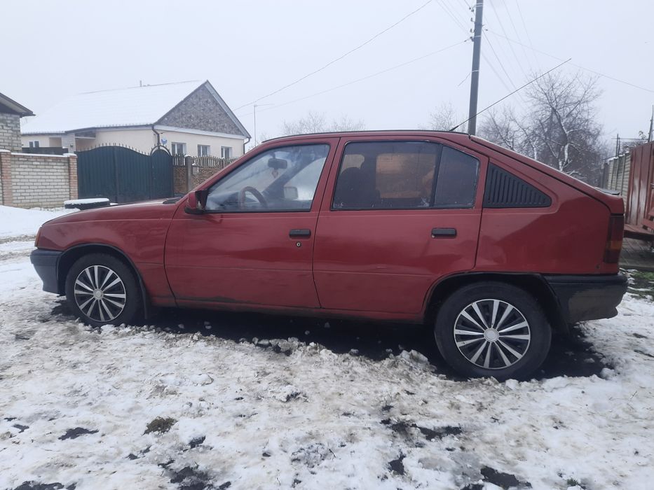 Авто в непоганому стані варити не потрібно, не гнилий. Гума літня. 1.6 моноінжектор. Заводиться і ізде. Іздю по техпаспорту. Ходова підходе з Ланоса.  Без торгу
