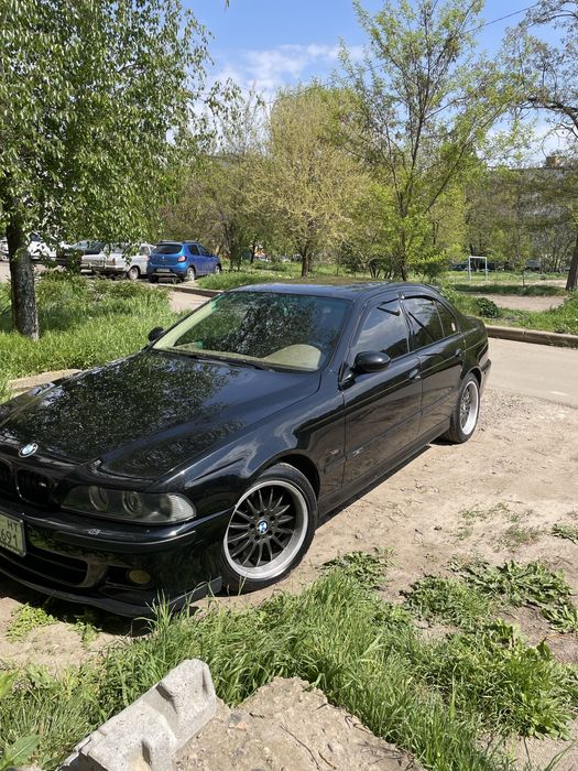 БМВ е39 М-пакет.