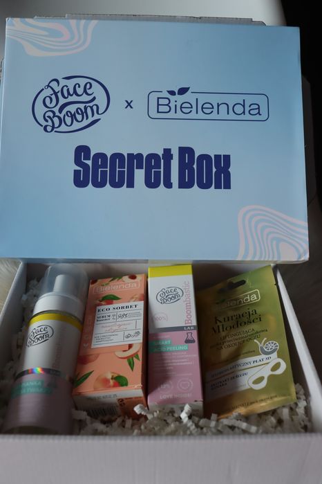 Secret box Faceboom i Bielenda kosmetyki serum maseczka peeling płyn