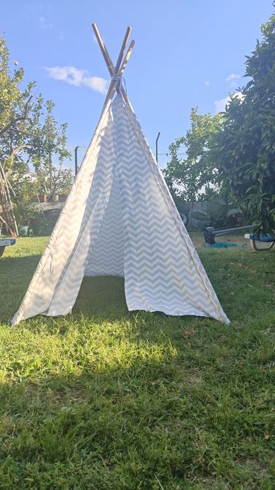 Tenda Tipi branco e cinza