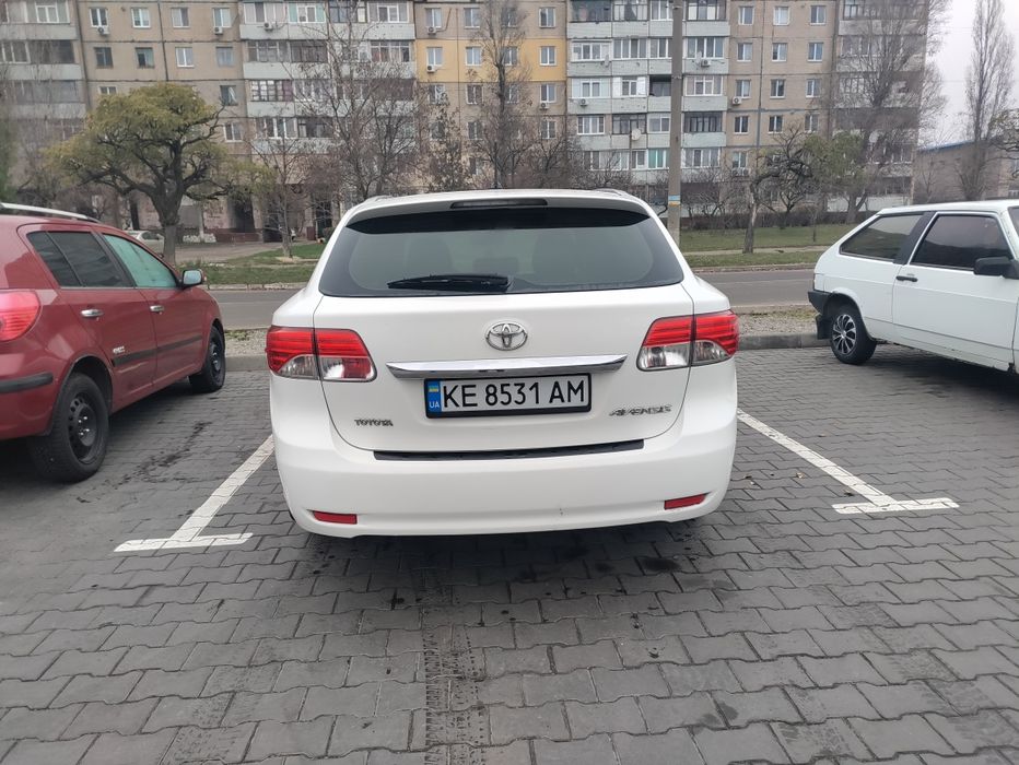 TOYOTA Avensis 2012