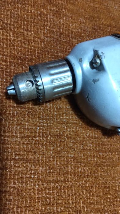 Berbequim antigo com pouco uso