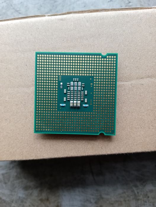 Процесор Е2180...