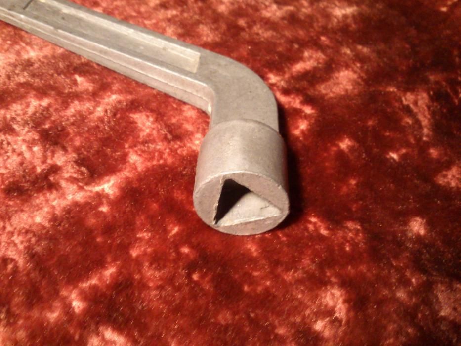 Трёхгранка ключ провідника 8х8 мм  открывания вагона дверей шкафа щитк