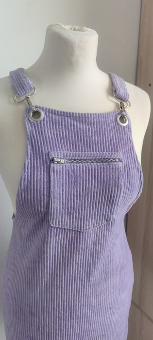 Fioletowa sukienka ogrodniczka