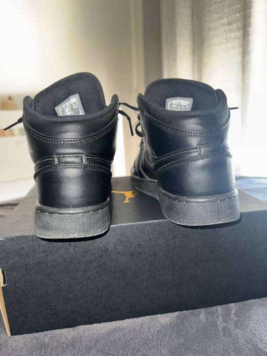 Air Jordan 1 Mid Preto