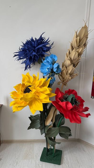 Фотозона для свята, квіти, декор