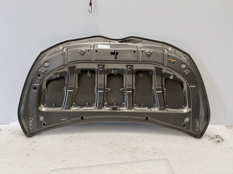 Toyota Verso 09-18 maska pokrywa silnika uszkodzona