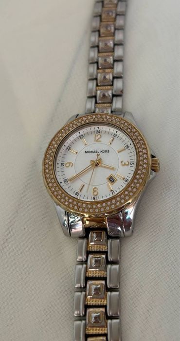 Наручний жіночий годинник