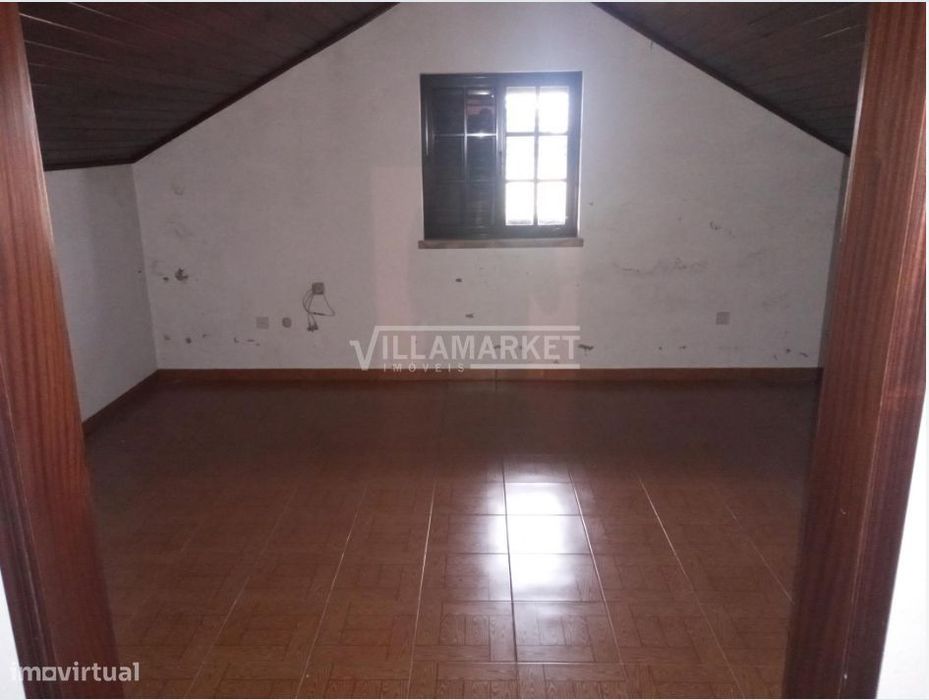 Moradia V3 isolada da banca com logradouro situada em Foros da Afeitei