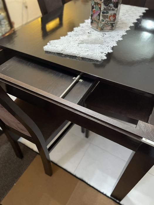Mesa de jantar extensivel com 4 cadeiras