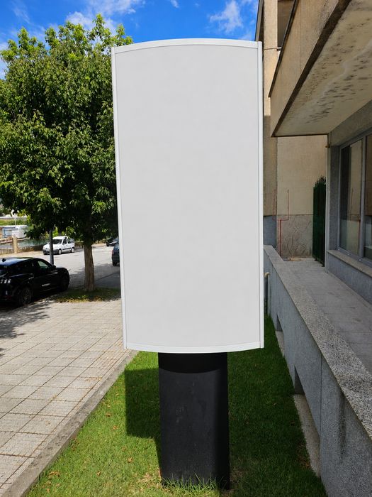 Mupi de publicidade exterior