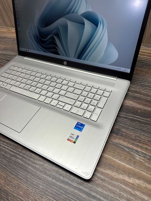 Ноутбук HP 17.3 FHD|core i5-1135G7|DDR4-16GB|SSD-240GB|Intel Iris Xe