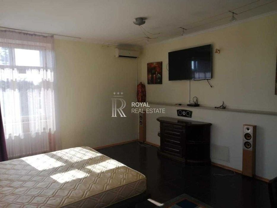 Оренда Будинок Конча-Заспа 520 м² 9 кімнат 21 сотка Вихід до Дніпра Сонячні панелі Басейн Лазня Причал Гараж