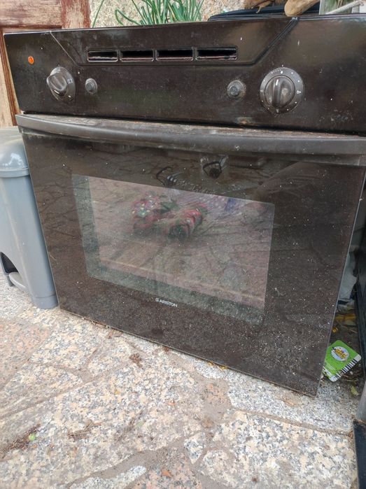 Forno elétrico Ariston e Balay