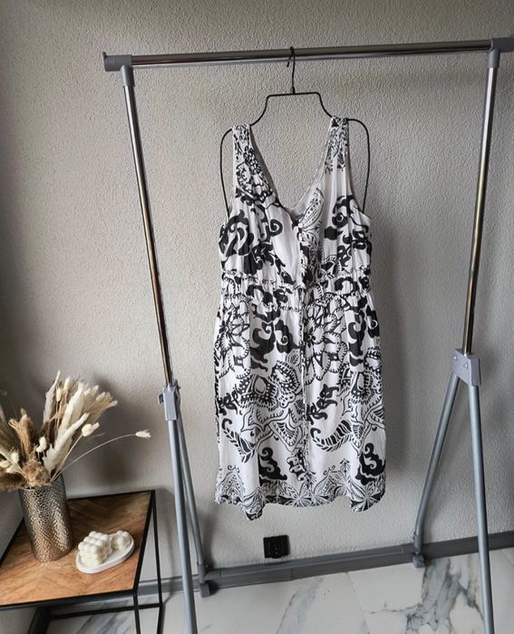 Letnia sukienka rozmiar 44/46. Czarno biała.steilmann