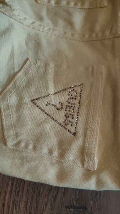 świetne spodenki GUESS kids jak nowe 122/128