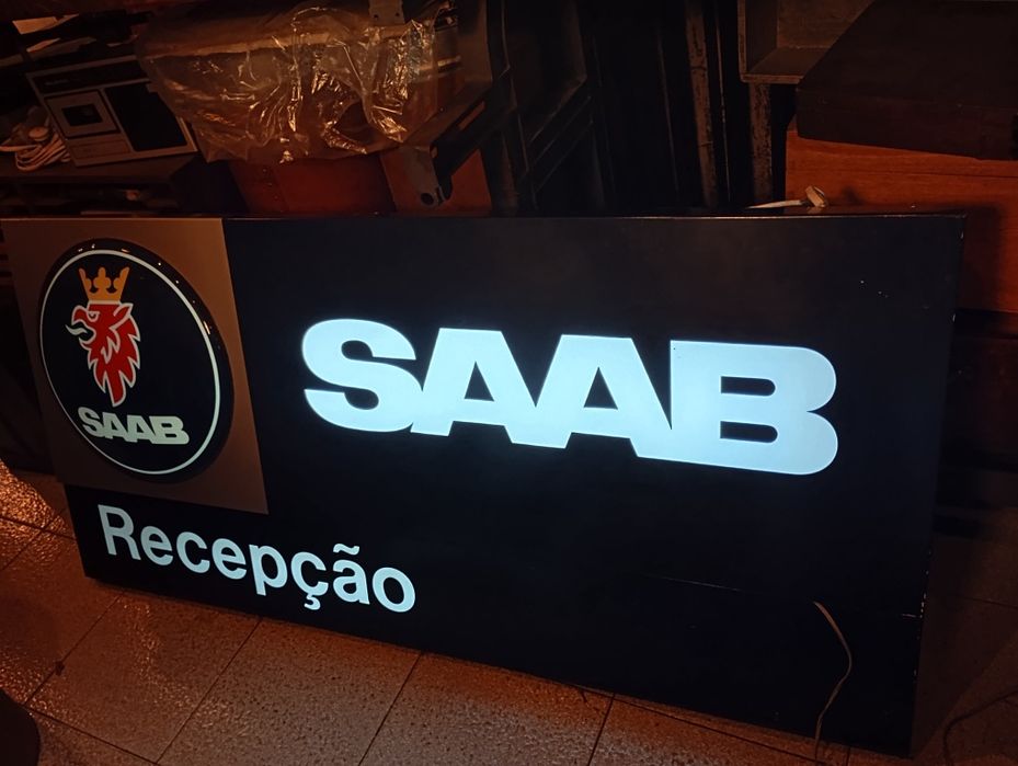 Reclame luminoso da Saab