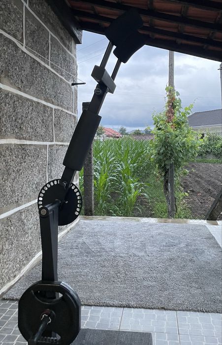 Vendo maquina de agachamento e triceps