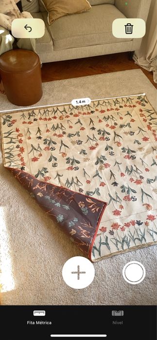 Tapete com padrão aflorado