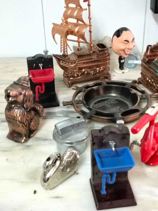 Miniaturas de esqueiros personalizados entre outros