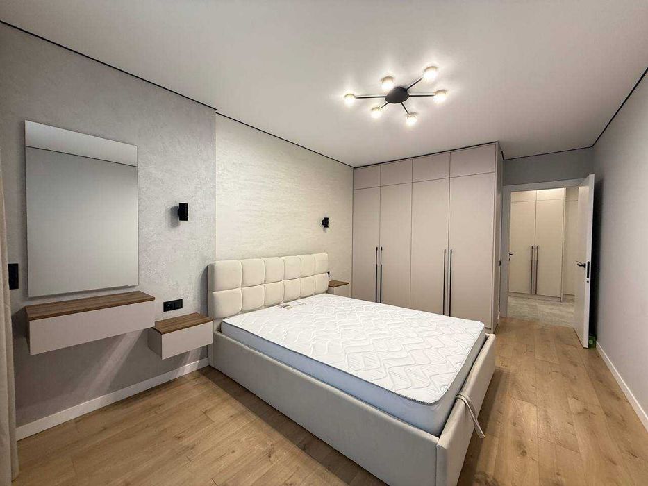 укомплектована велика 1 кімнатна квартира!