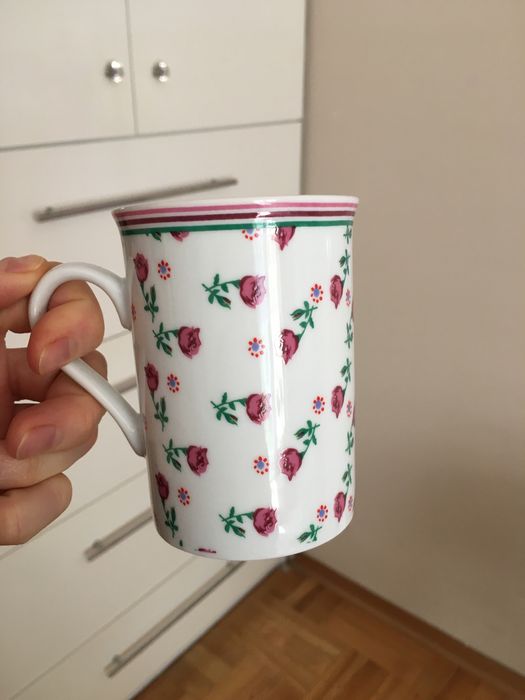 Kubek bialy porcelanowy babuni róże Siaki Collection