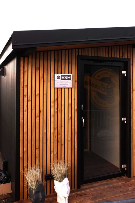 Nowoczesna sauna ogrodowa S1 DELUXE, Modrzew, sucha, zewnętrzna