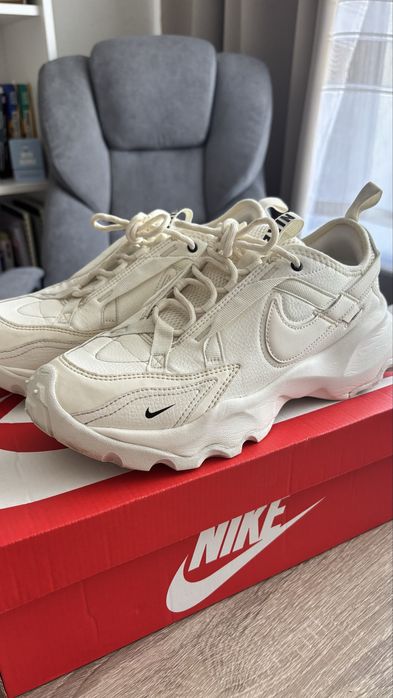 Оригінальні кросівки Nike, нові, 26 см (по устілці)