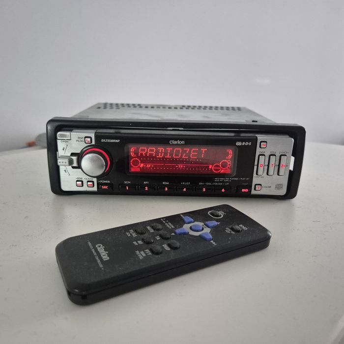 Radio Clarion dxz558rmp + pilot