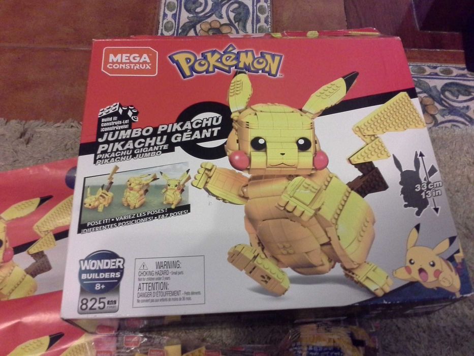 Pikachu gigante Mega Construx 825pc.