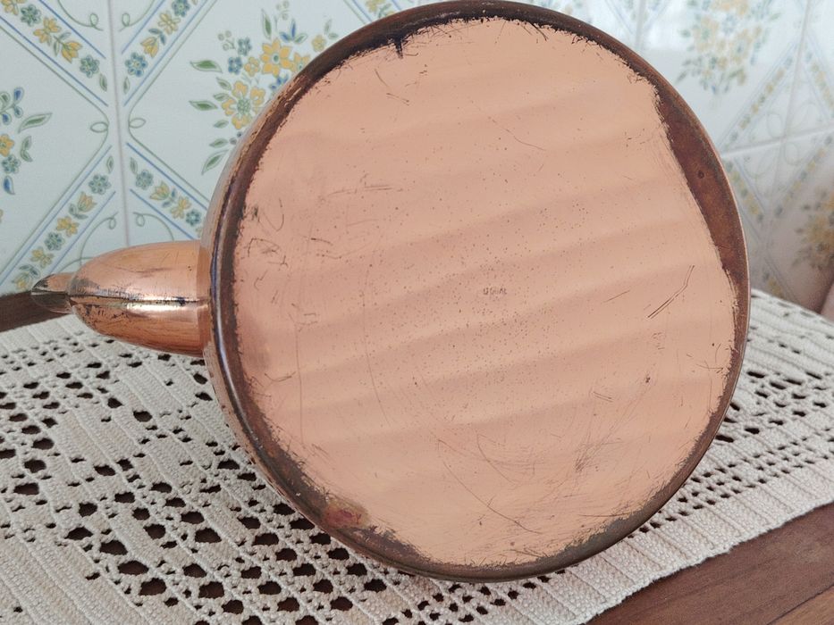 Bule em Cobre com Pega em Madeira