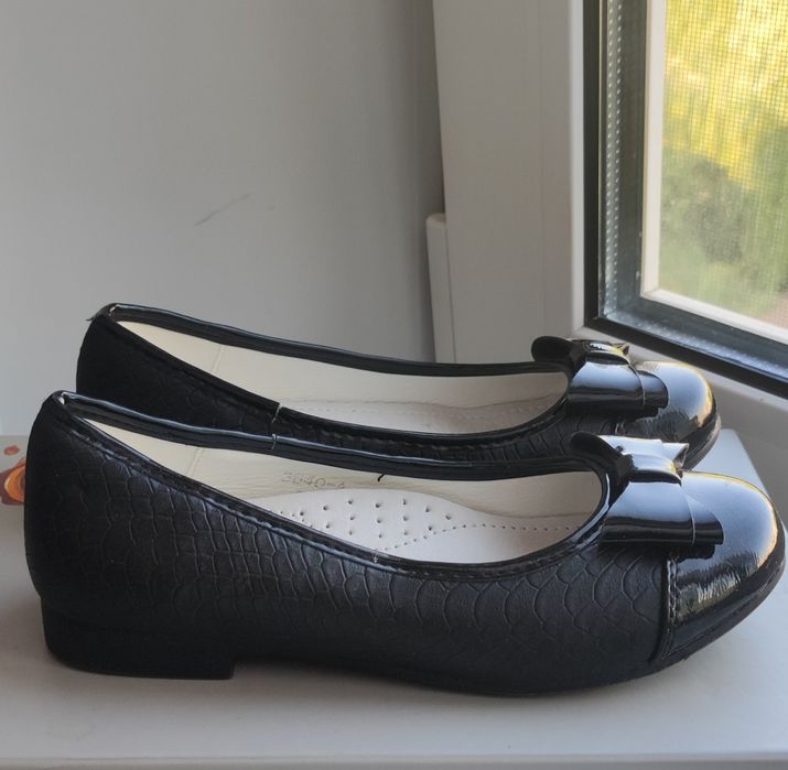 Туфлі та босоніжки розмір 32-34