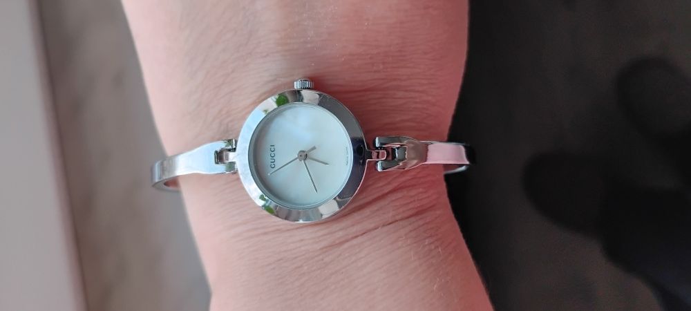 Zegarek firmy Gucci kolor srebrny