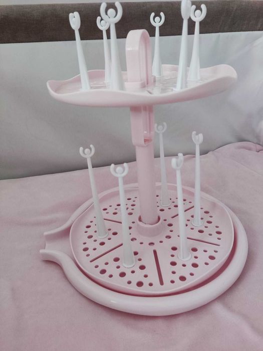 Cama bebé, marsúpio, cadeira de baloiço e extrator de leite elétrico