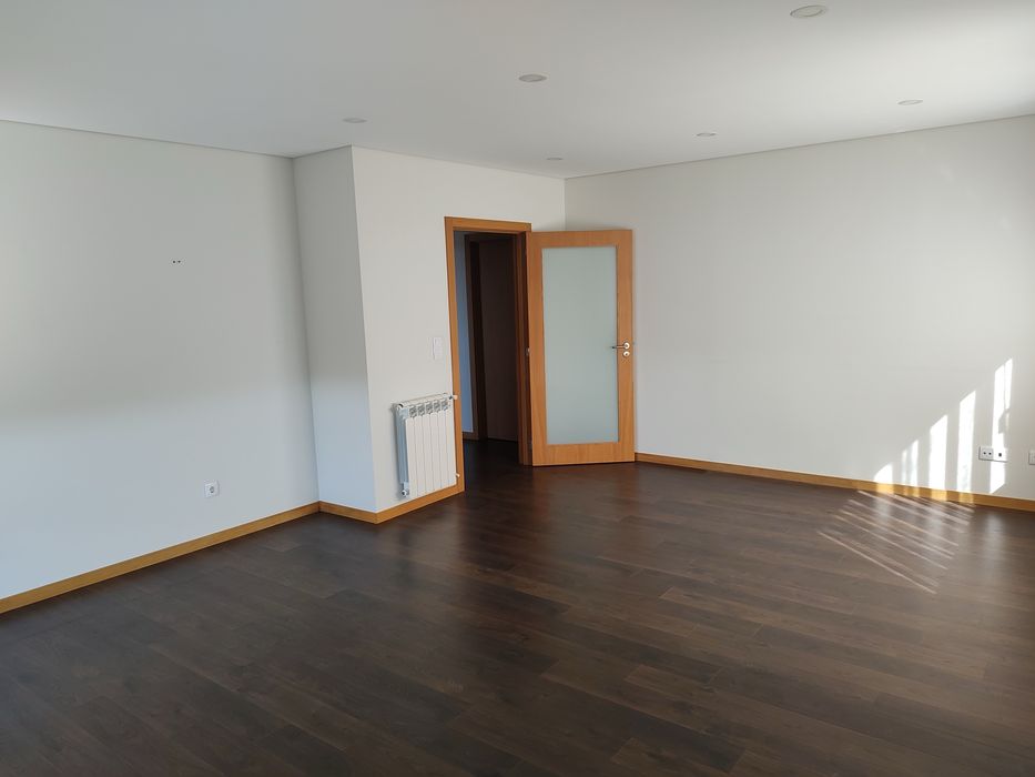 Apartamento T2 na Rua da Boavista com lugares de garagem e vista desafogada